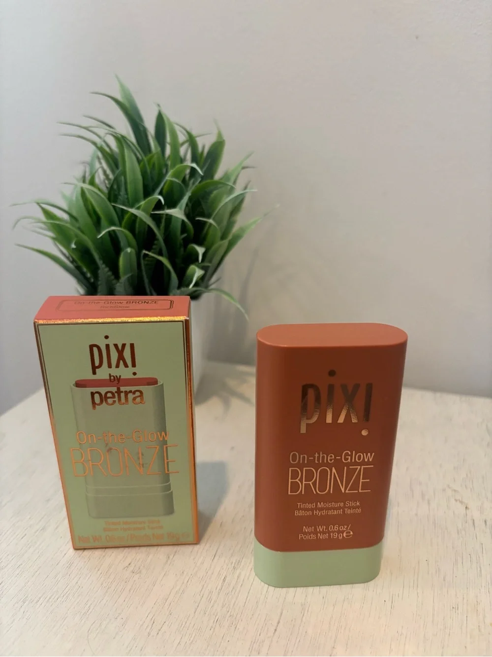 NEW Pixi On-the-Glow Bronze Tinted Moisture Stick RichGlow 0.67 oz